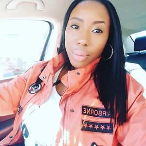 Meet your Posher, Tia